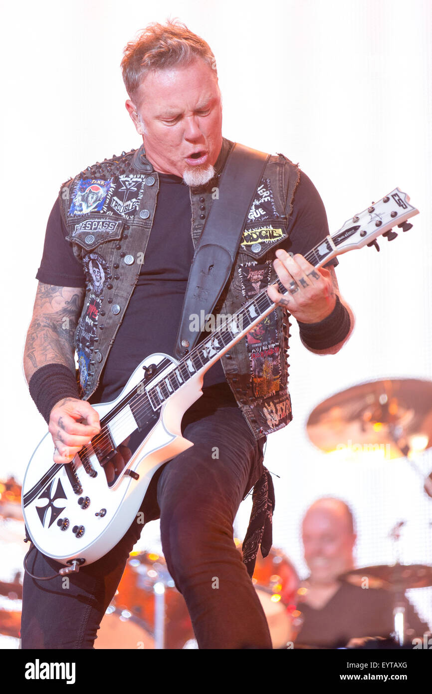 Chicago, Illinois, USA. 1st Aug, 2015. Musician JAMES HETFIELD of Metallica performs live in Grant Park at the Lollapalooza Music Festival in Chicago, Illinois © Daniel DeSlover/ZUMA Wire/Alamy Live News Stock Photo