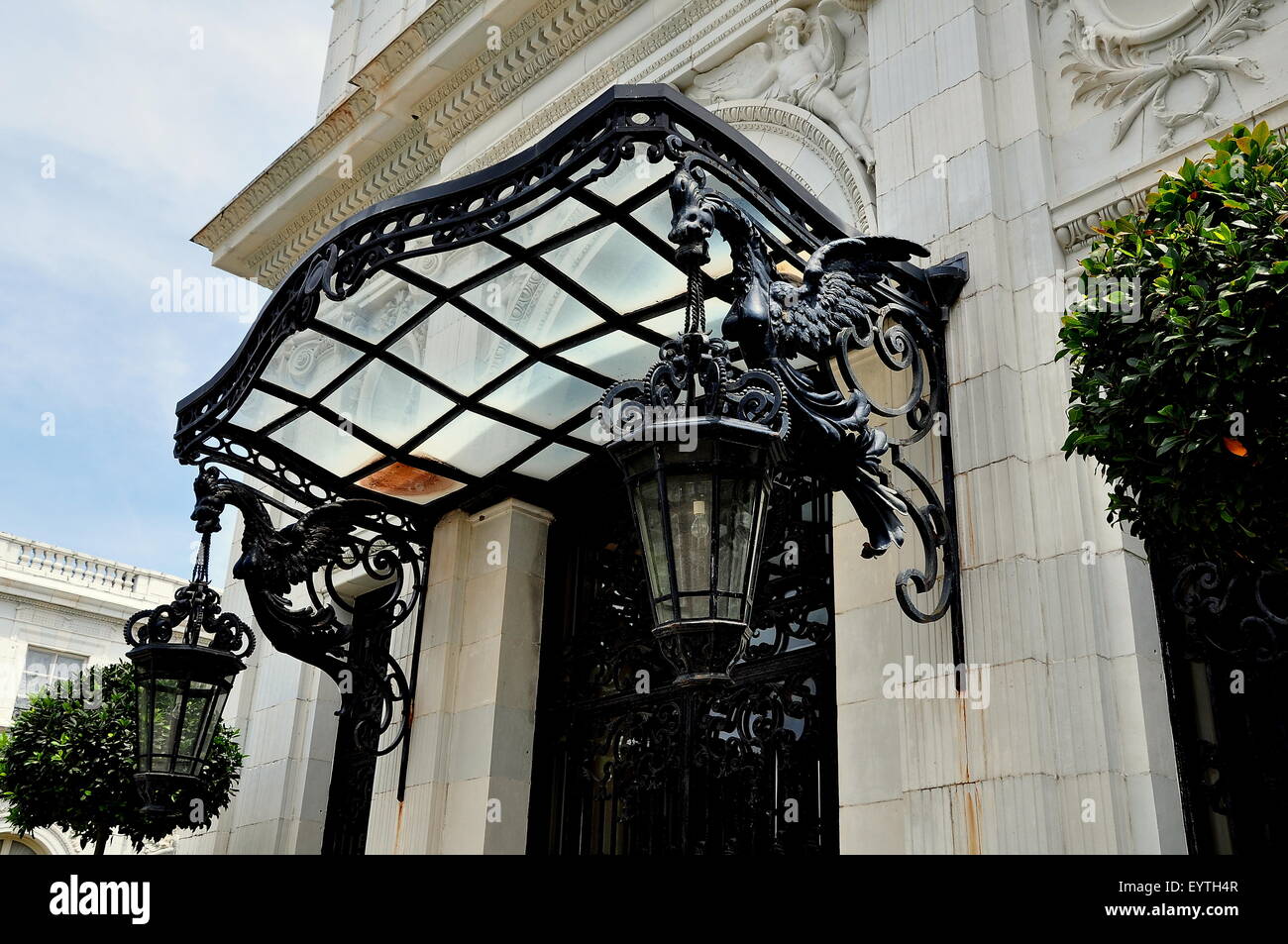 Newport, Rhode Island:  Double dragons holding large lanterns flank the entrance door to 1898-1902 Rosecliff mansion Stock Photo
