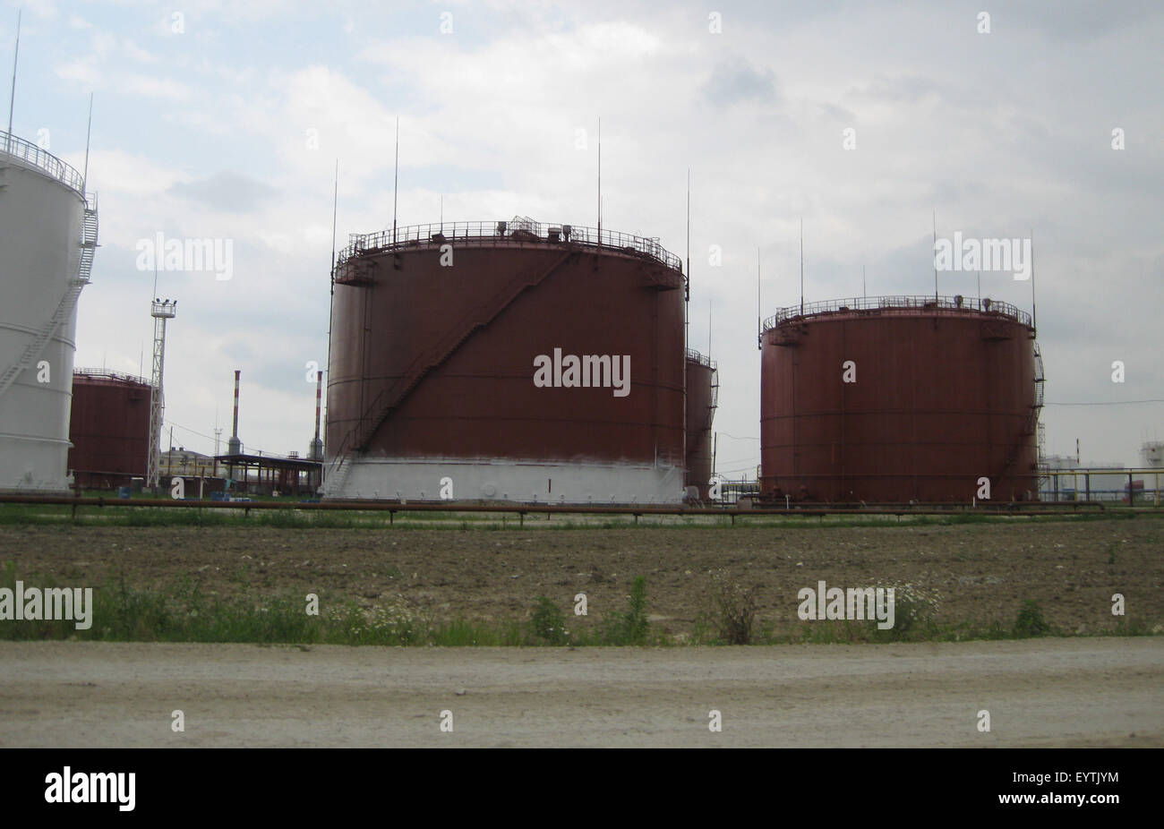Tank the vertical steel. Capacities for storage of oil, gasoline