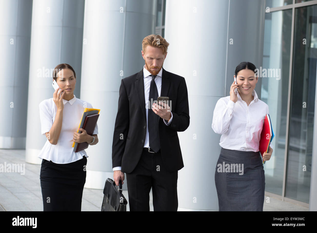 Business people walking Stock Photo - Alamy