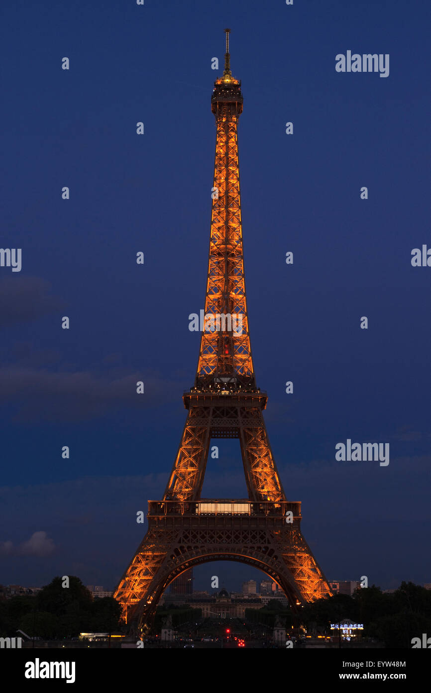 Eiffel Tower At Dusk Stock Photo Alamy