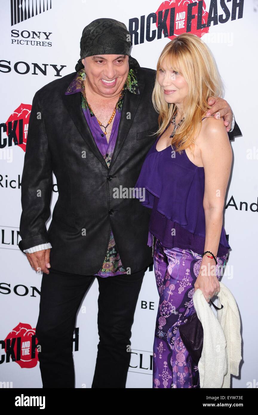 New York, NY, USA. 3rd Aug, 2015. Steven Van Zandt, Maureen Van Zandt at arrivals for RICKI AND THE FLASH Premiere, AMC Loews Lincoln Square, New York, NY August 3, 2015. Credit:  Gregorio T. Binuya/Everett Collection/Alamy Live News Stock Photo