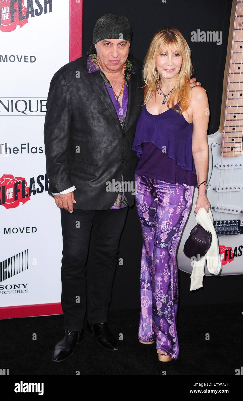 New York, NY, USA. 3rd Aug, 2015. Steven Van Zandt, Maureen Van Zandt at arrivals for RICKI AND THE FLASH Premiere, AMC Loews Lincoln Square, New York, NY August 3, 2015. Credit:  Gregorio T. Binuya/Everett Collection/Alamy Live News Stock Photo
