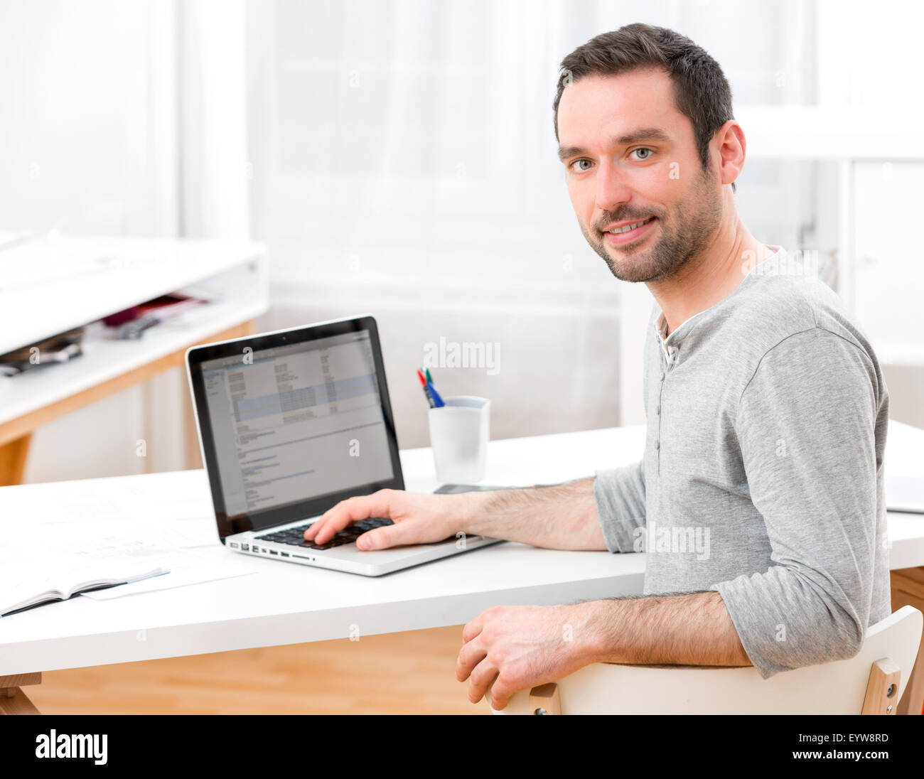 Man in front of the computer hi-res stock photography and images - Alamy