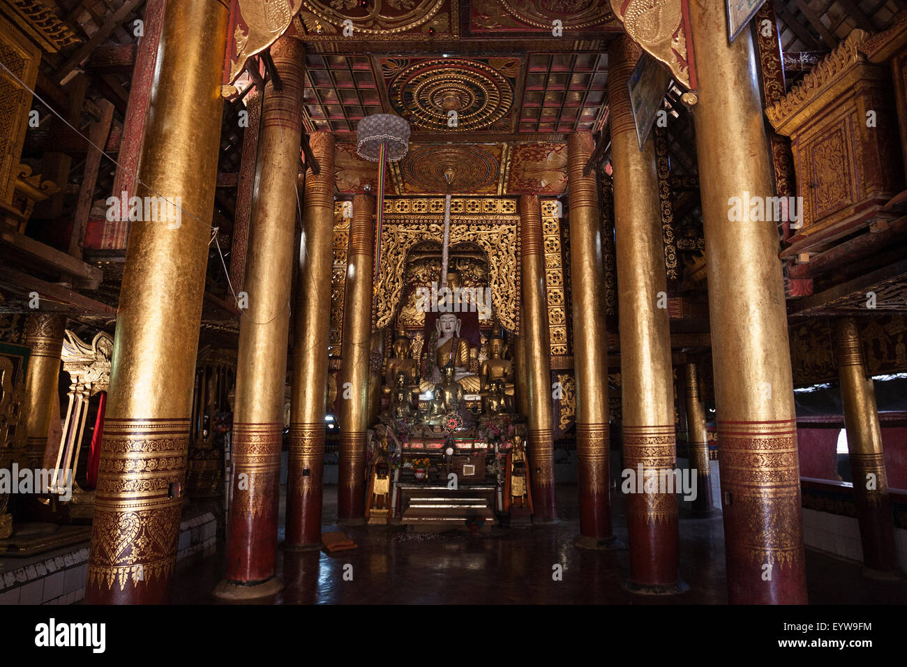 Interior of the Buddhist monastery Wan Sen, golden columns and Buddha figures, near the mountain village of Wan Sen Stock Photo