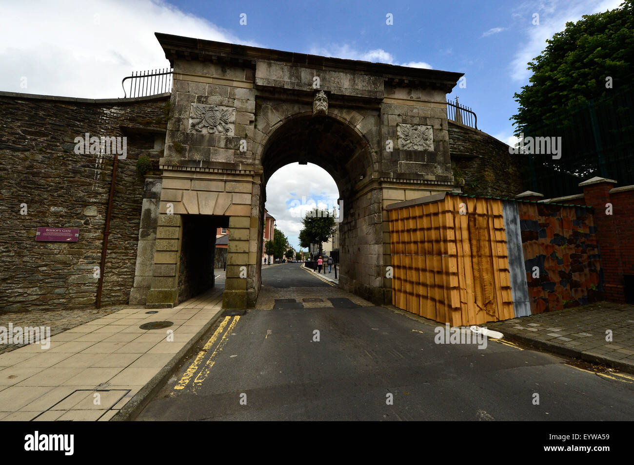 The Bishop's Gate entrance in the 17th century Derry Walls to the city centre, Londonderry, Northern Ireland Stock Photo