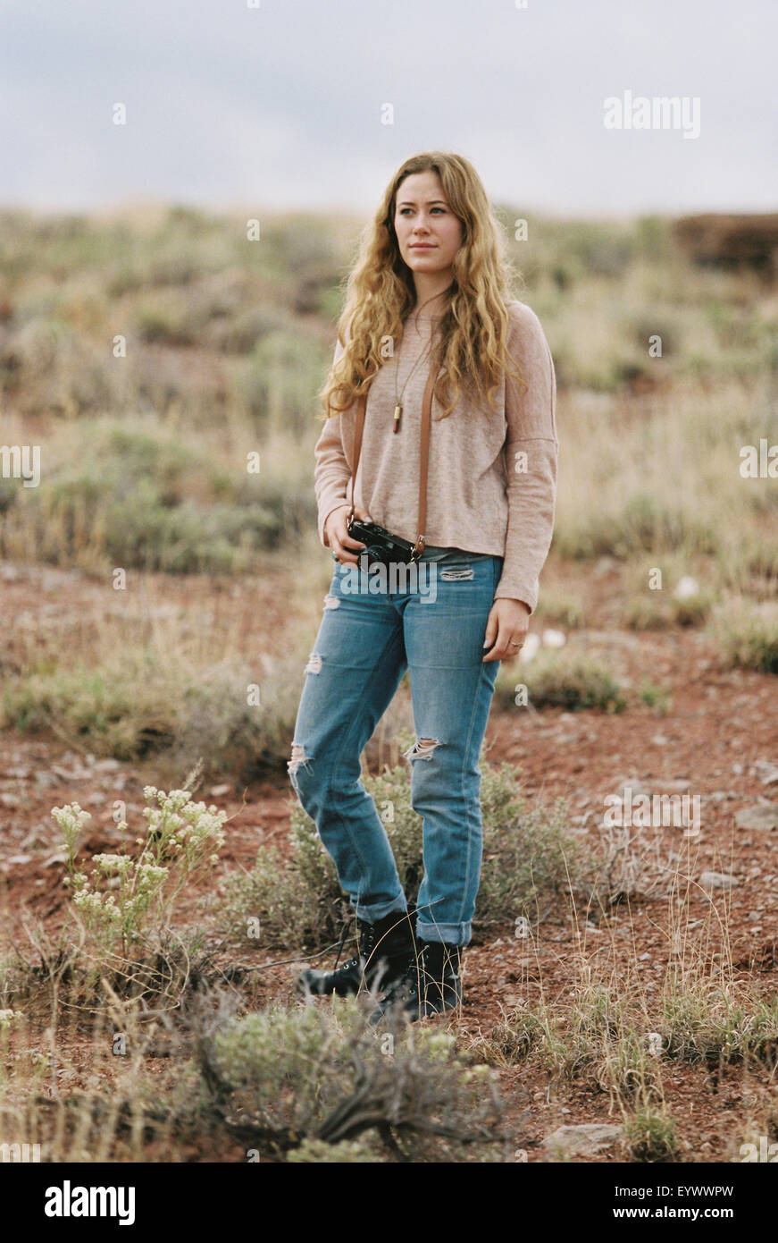 Standing in the desert hi-res stock photography and images - Alamy