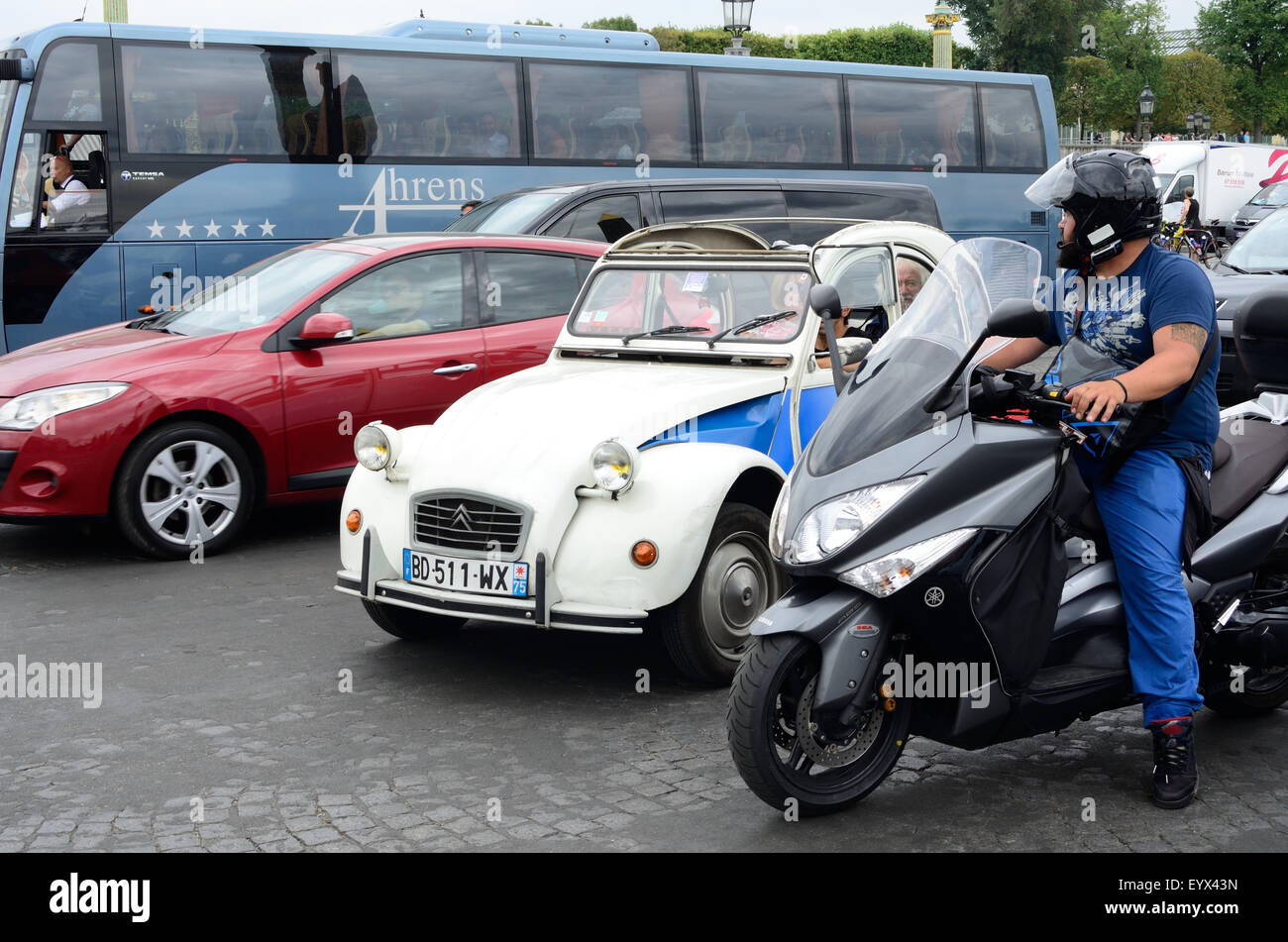 A classic Citroen 2CV in traffic in Paris Stock Photo - Alamy