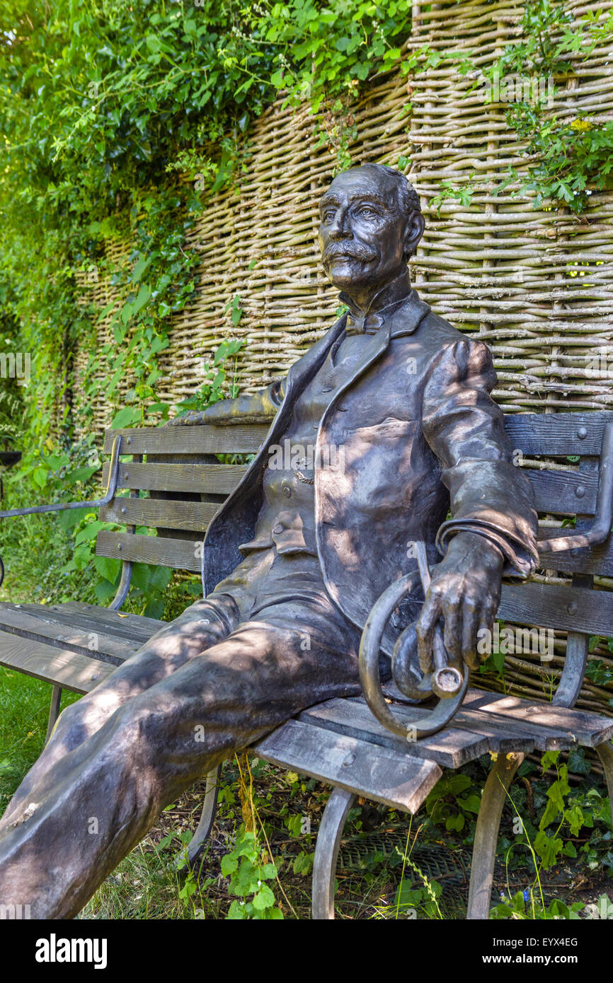 Statue of Sir Edward Elgar in garden of the Birthplace Cottage, Elgar Birthplace Museum, Lower Broadheath, Worcestershire, UK Stock Photo
