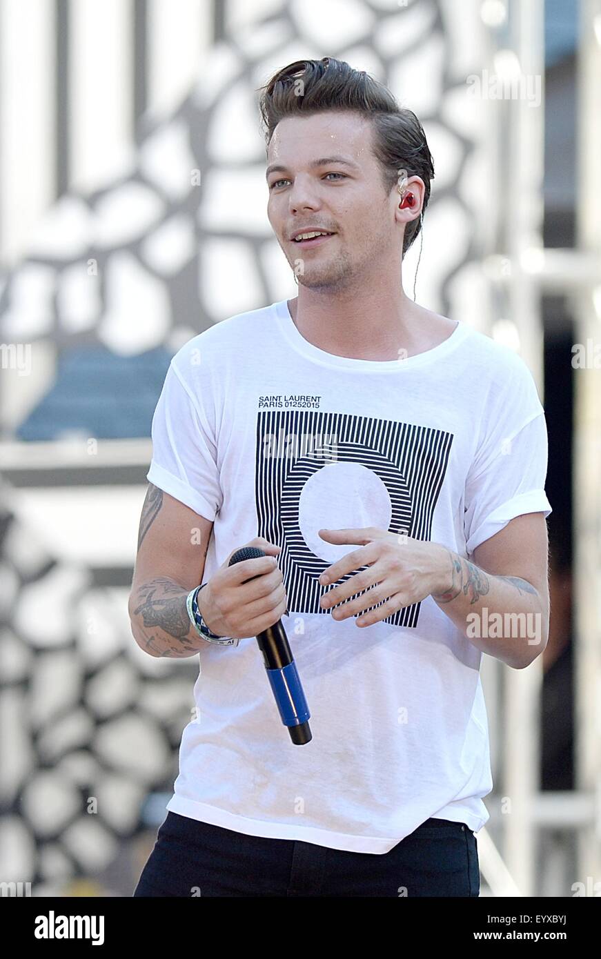 Louis Tomlinson Los Angeles April 21, 2016 – Star Style Man