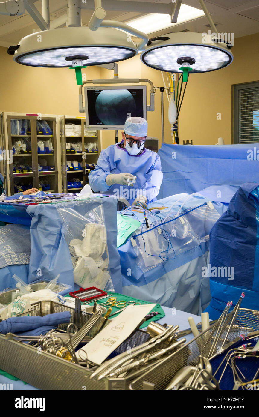 Englewood, Colorado - Dr. Paul Elliott performs minimally invasive lumbar spine surgery on a patient at Swedish Medical Center. Stock Photo