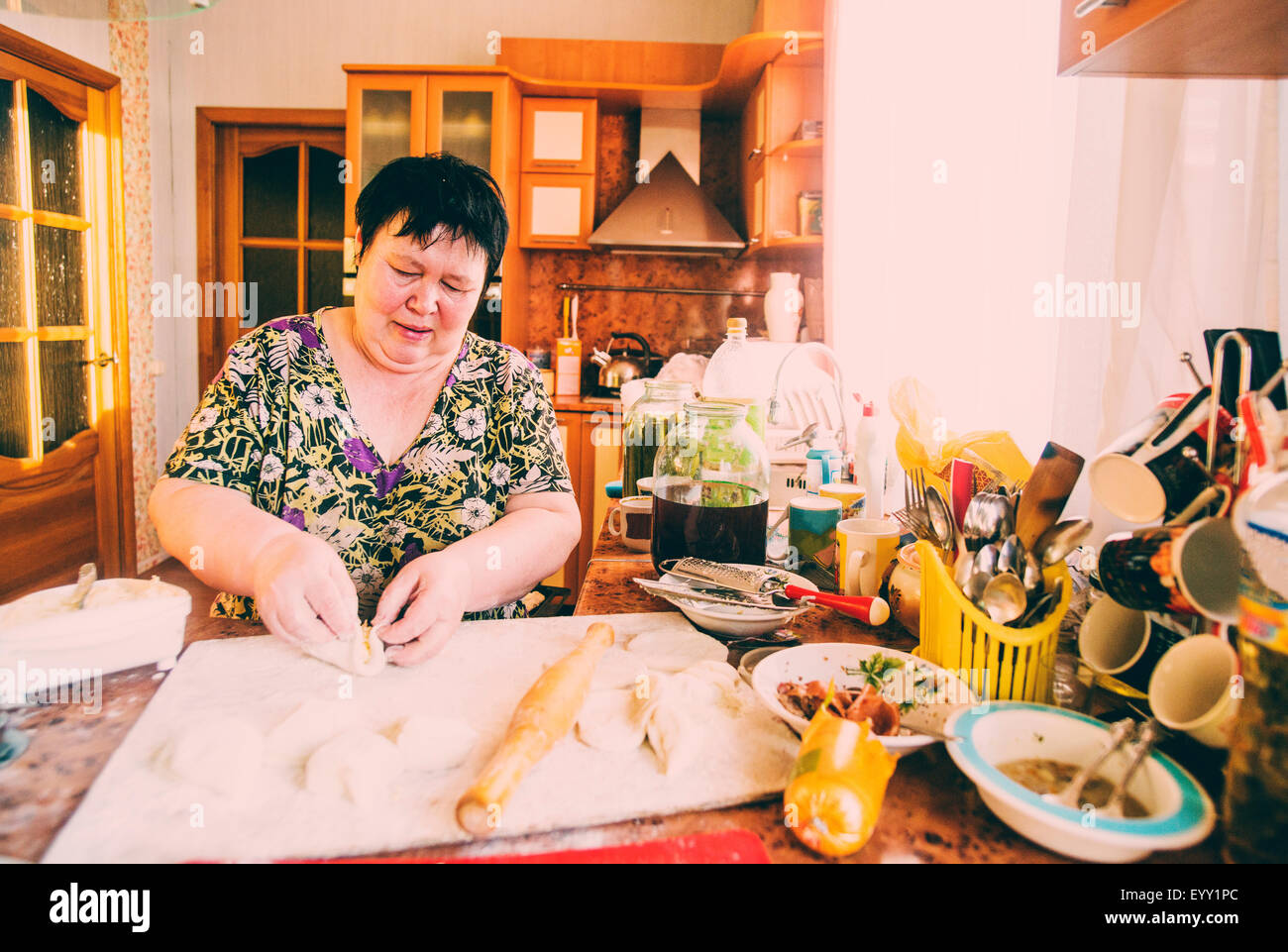Woman cooking kitchen hi-res stock photography and images - Alamy