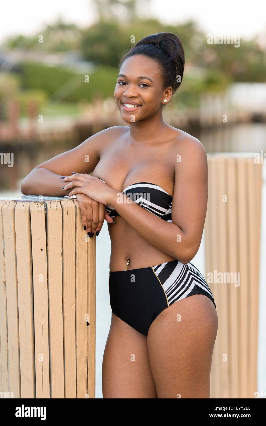 18 19 years bikini hi-res stock photography and images - Alamy