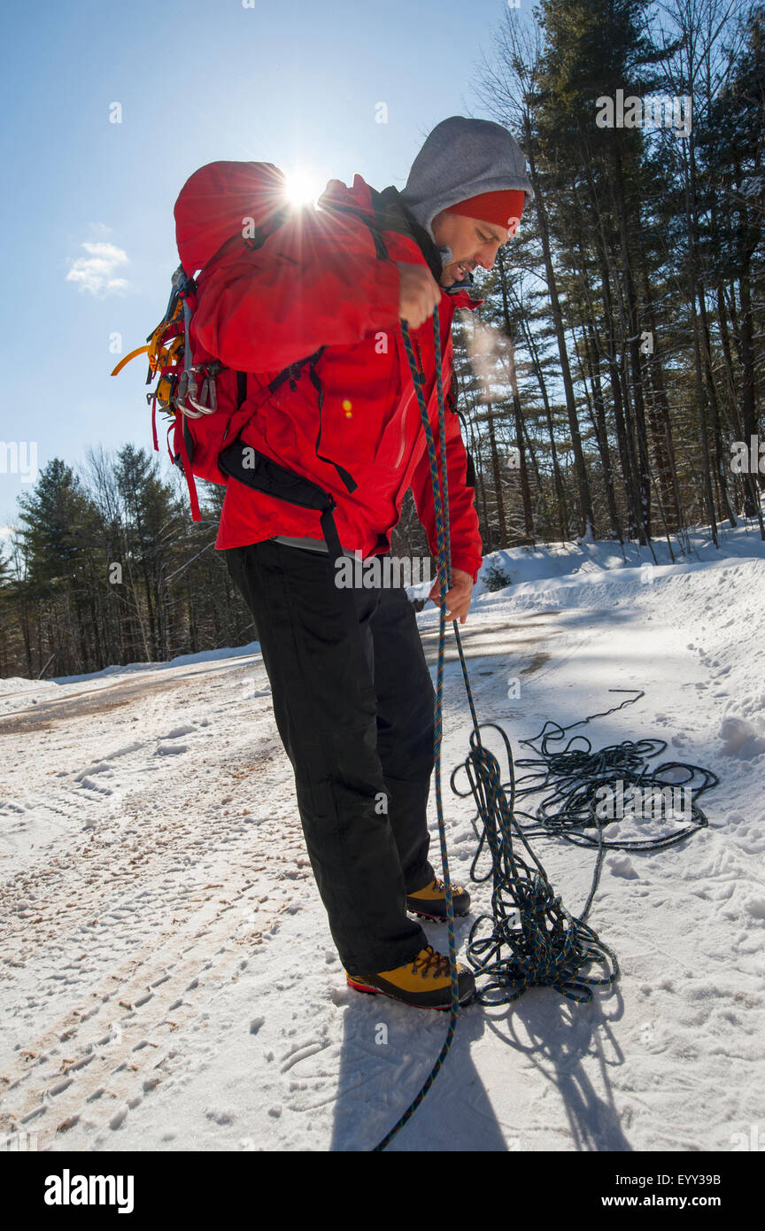 Untangling rope hi-res stock photography and images - Alamy
