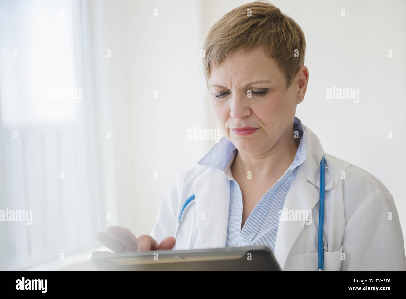 Woman 55 years at the doctor hi-res stock photography and images - Alamy