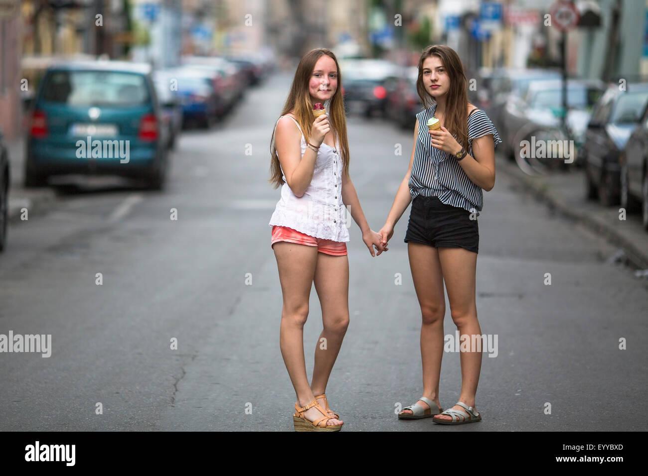 Teen girls hi-res stock photography and images - Alamy