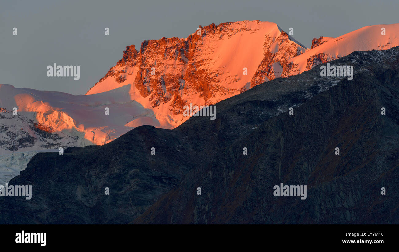 alpenglow, Gran Paradiso Group in morning light, Italy Stock Photo