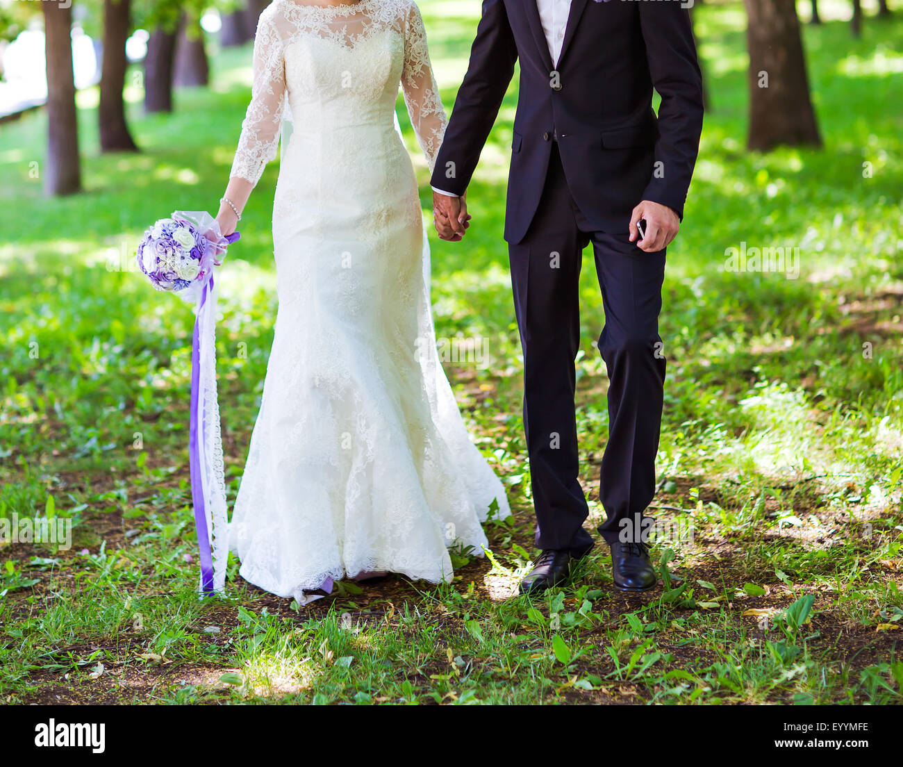 Wedding couple in park Stock Photo - Alamy