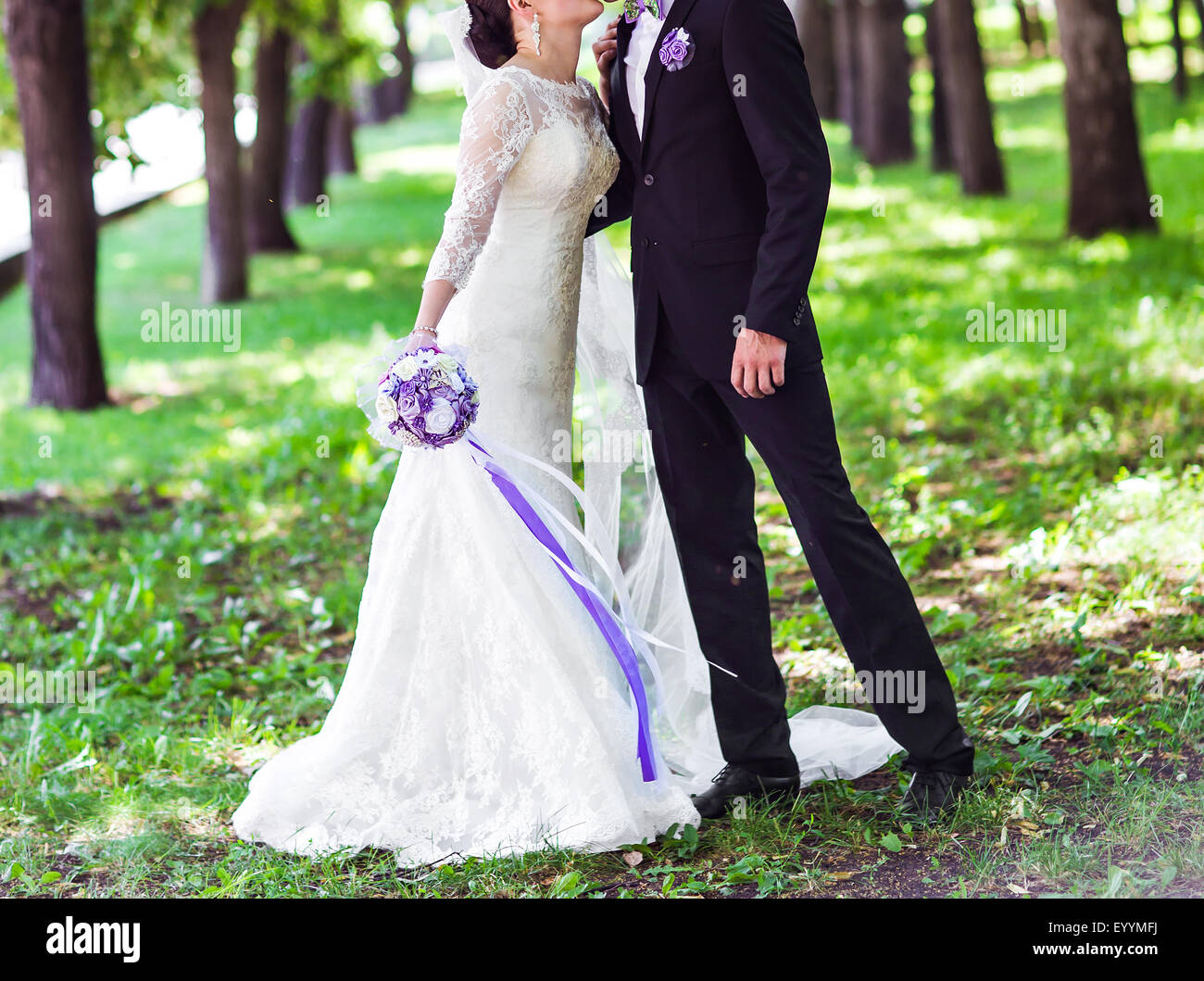 Wedding couple in park Stock Photo - Alamy