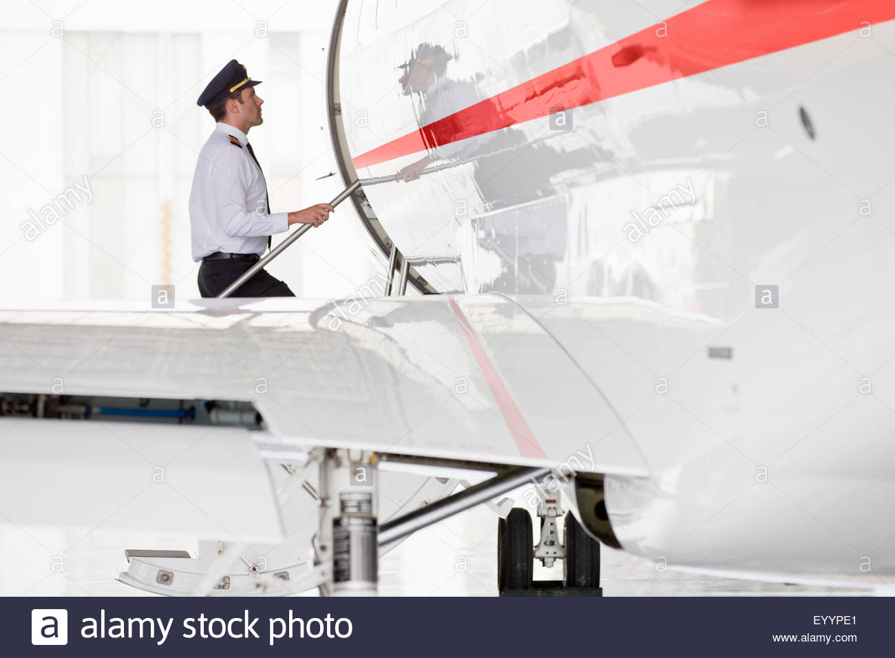 Pilot Boarding Stock Photos & Pilot Boarding Stock Images Alamy