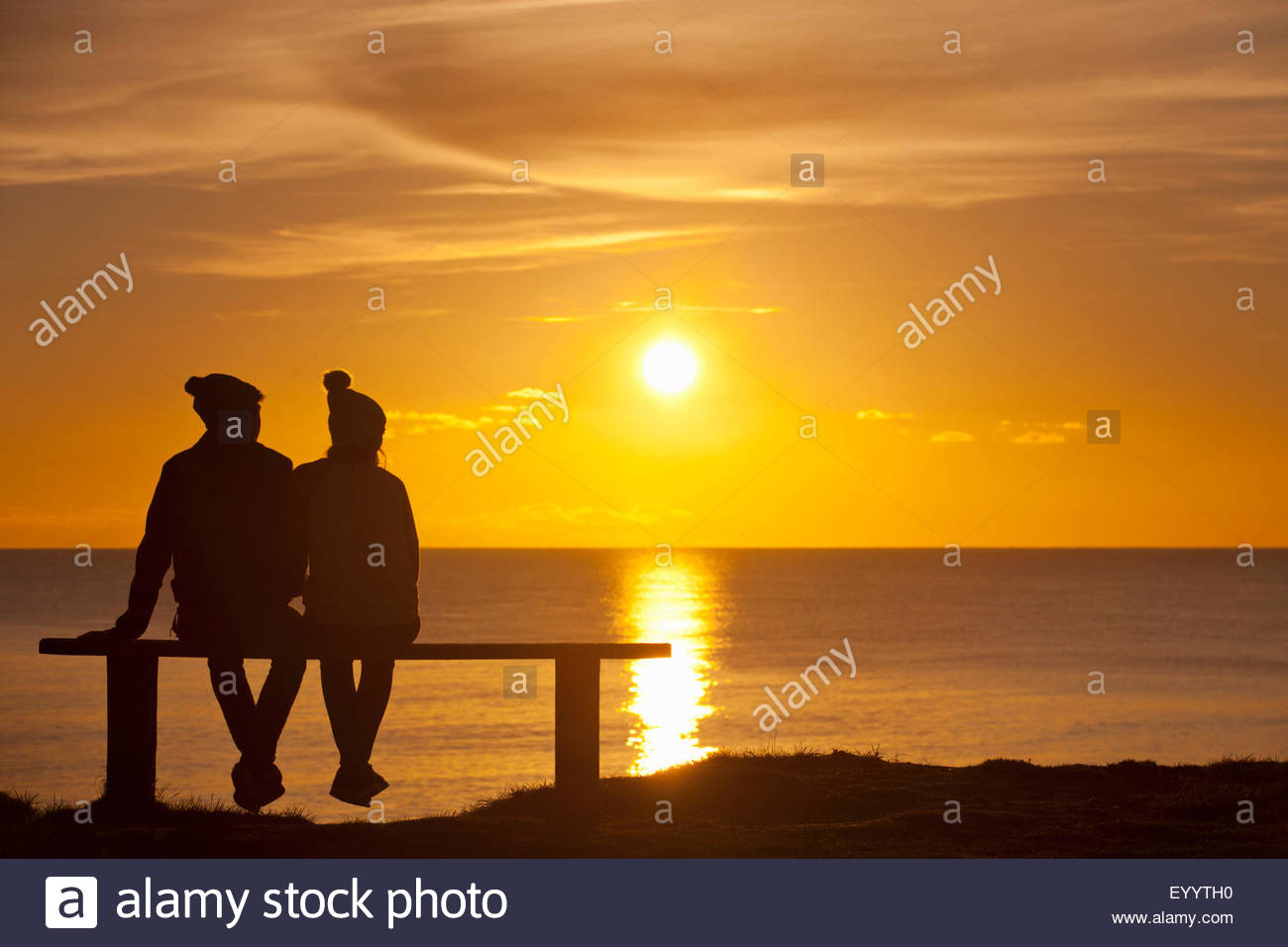 Silhouette Couple Sitting On Bench Stock Photos & Silhouette Couple ...