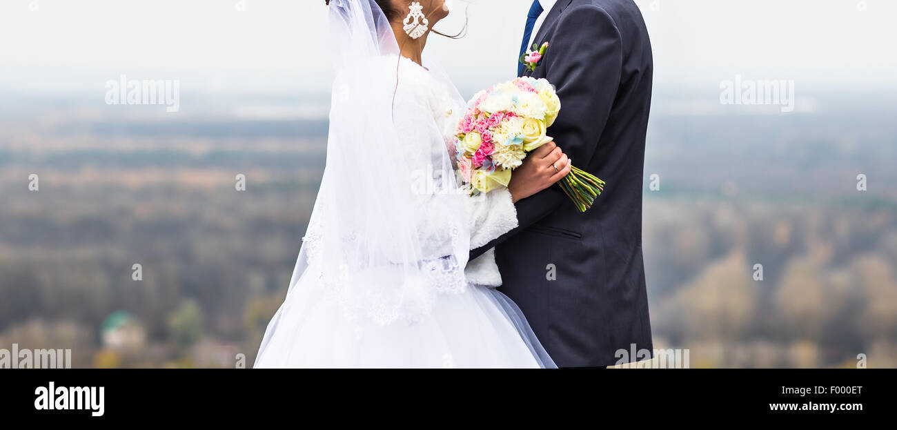 Wedding couple in park Stock Photo - Alamy