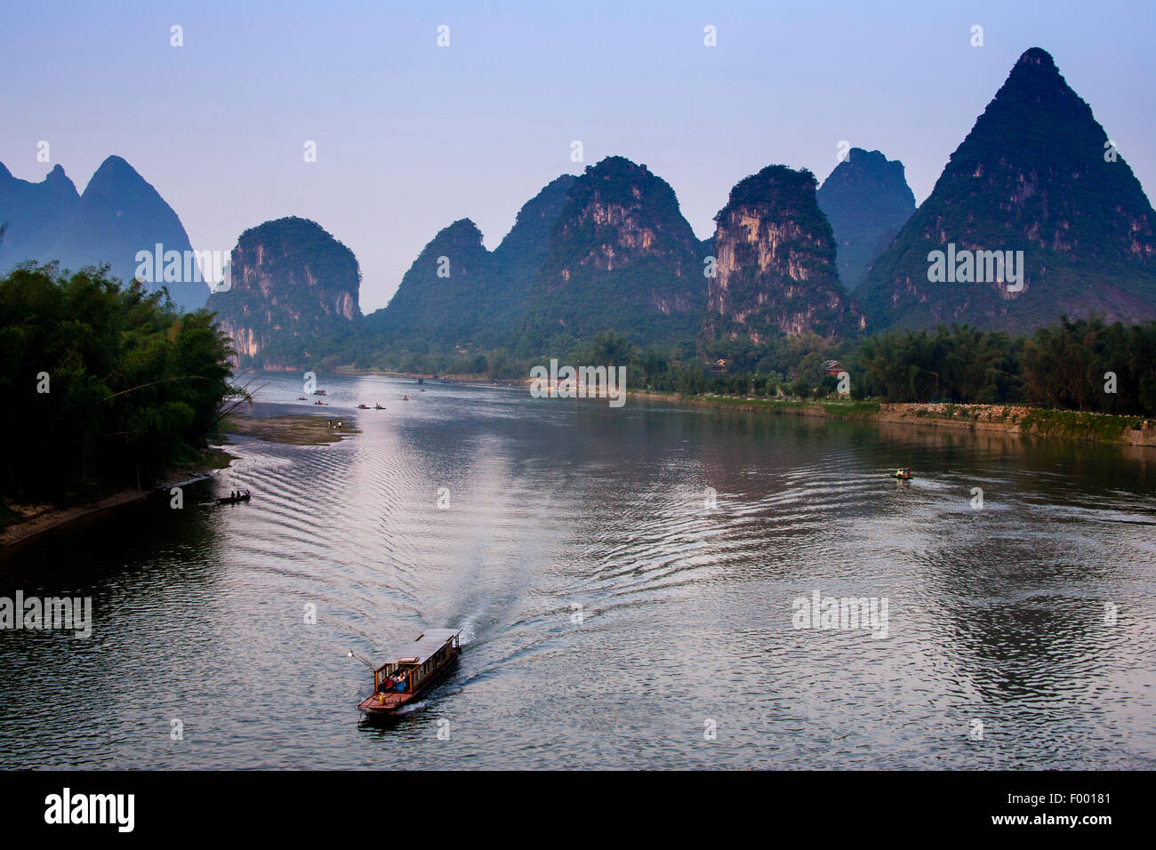 Mountain river china hi-res stock photography and images - Alamy
