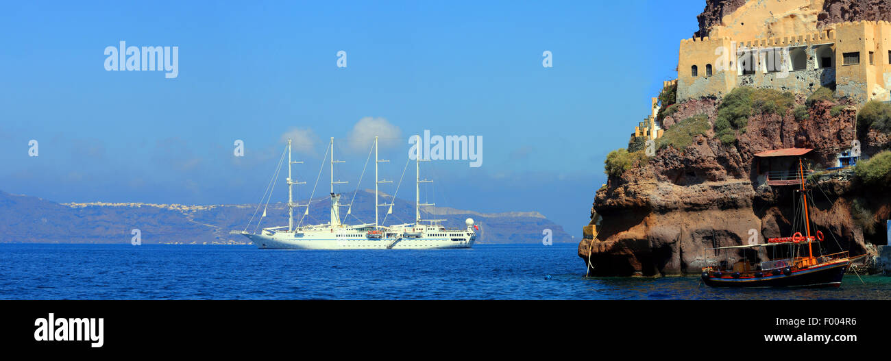 old port of Santorin and modern sailing yacht, Greece, Cyclades, Santorin Stock Photo