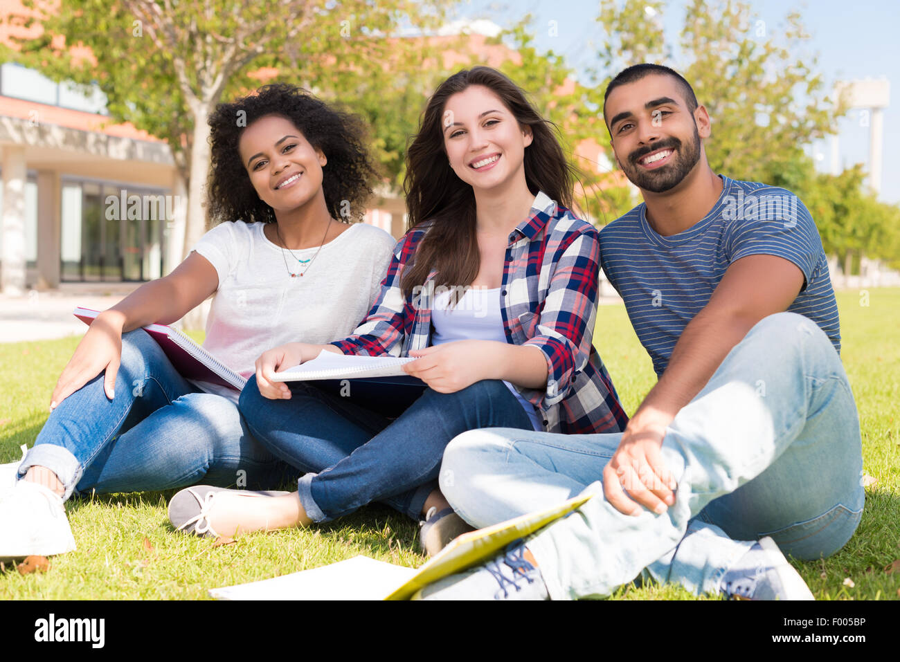 Students sitting on the grass at School Campus Stock Photo - Alamy