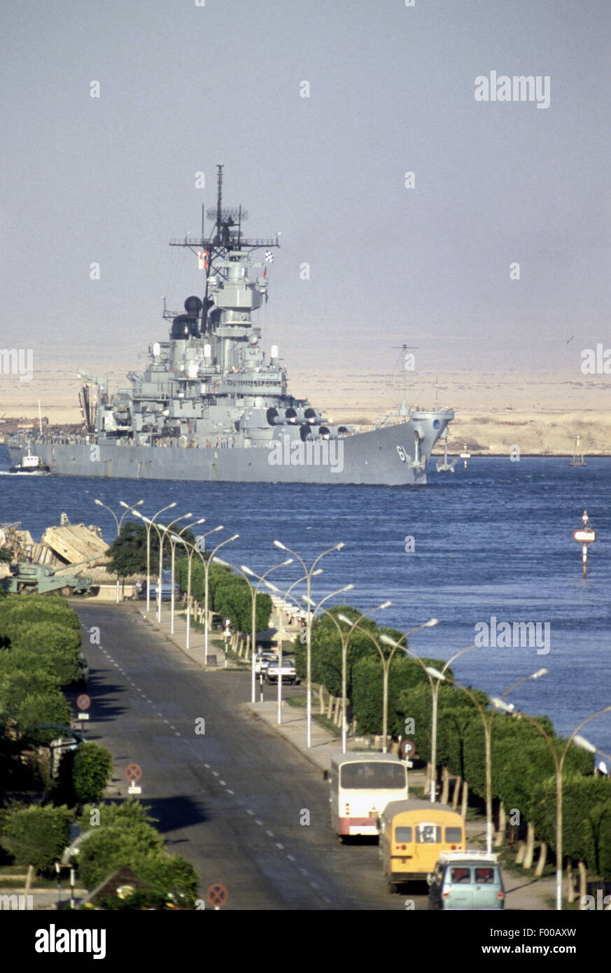 Suez Canal, Egypt - 1988 --The US Navy battleship USS Iowa (BB61) and USS Ticonderoga transits the Suez Canal. Stock Photo