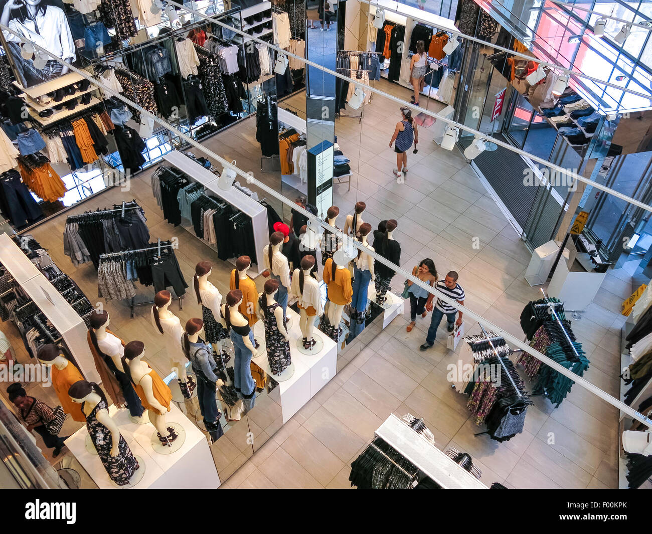 H&m retail clothing store hi-res stock photography and images - Page 9 -  Alamy