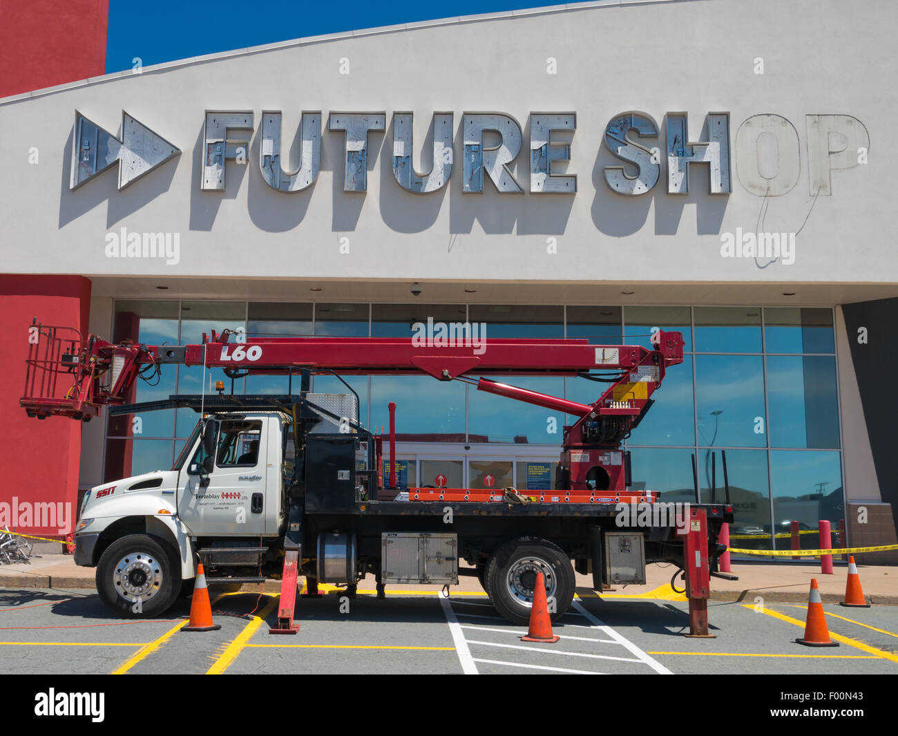 Sign being removed from closed Future Shop retail store seems to humorously foretell the future. Bayers Lake shopping - Stock Image
