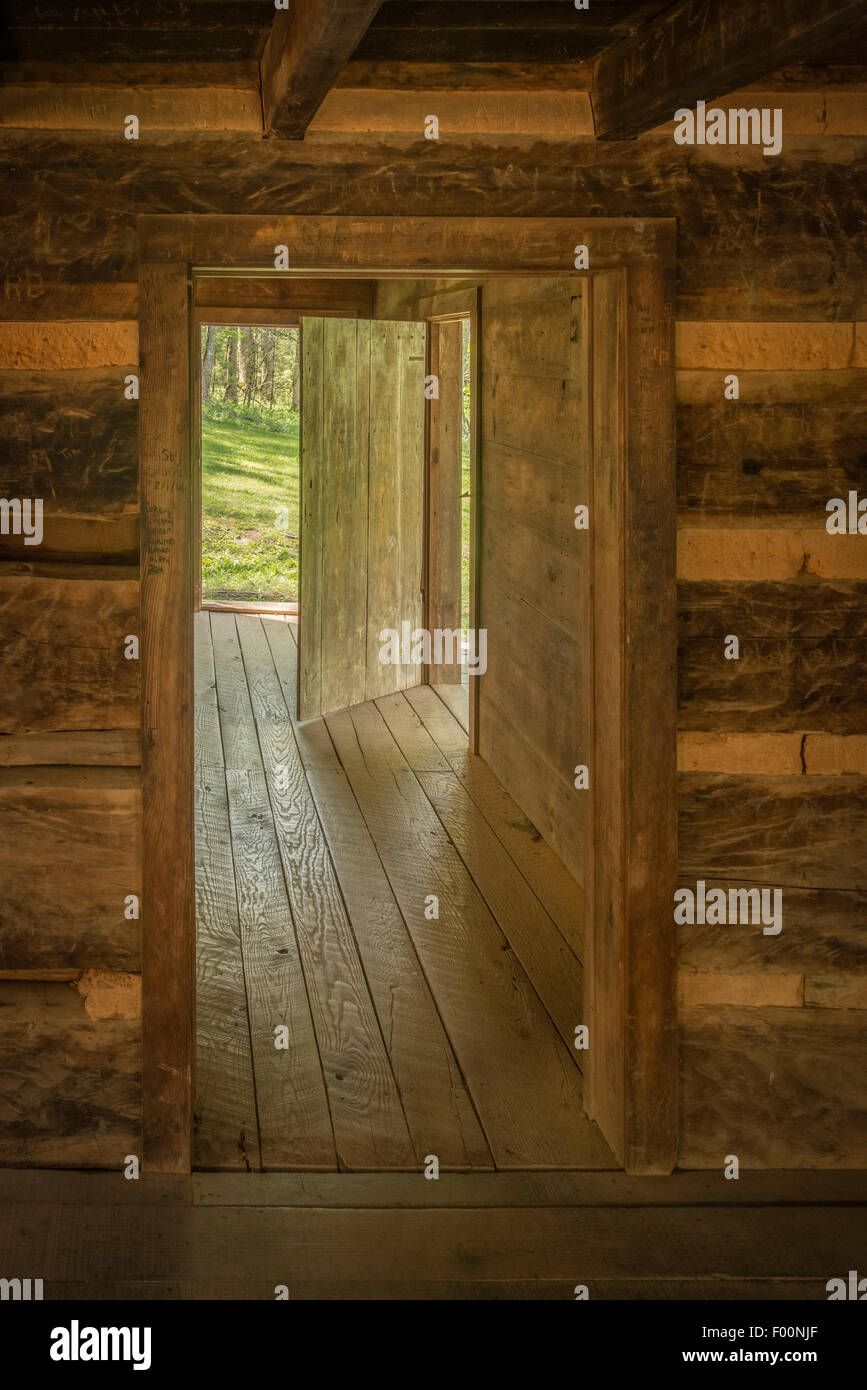 View through the door inside cabine in Cade's Cove, Great Smoky Mountains National Park, Tennessee, USA. - Stock Image