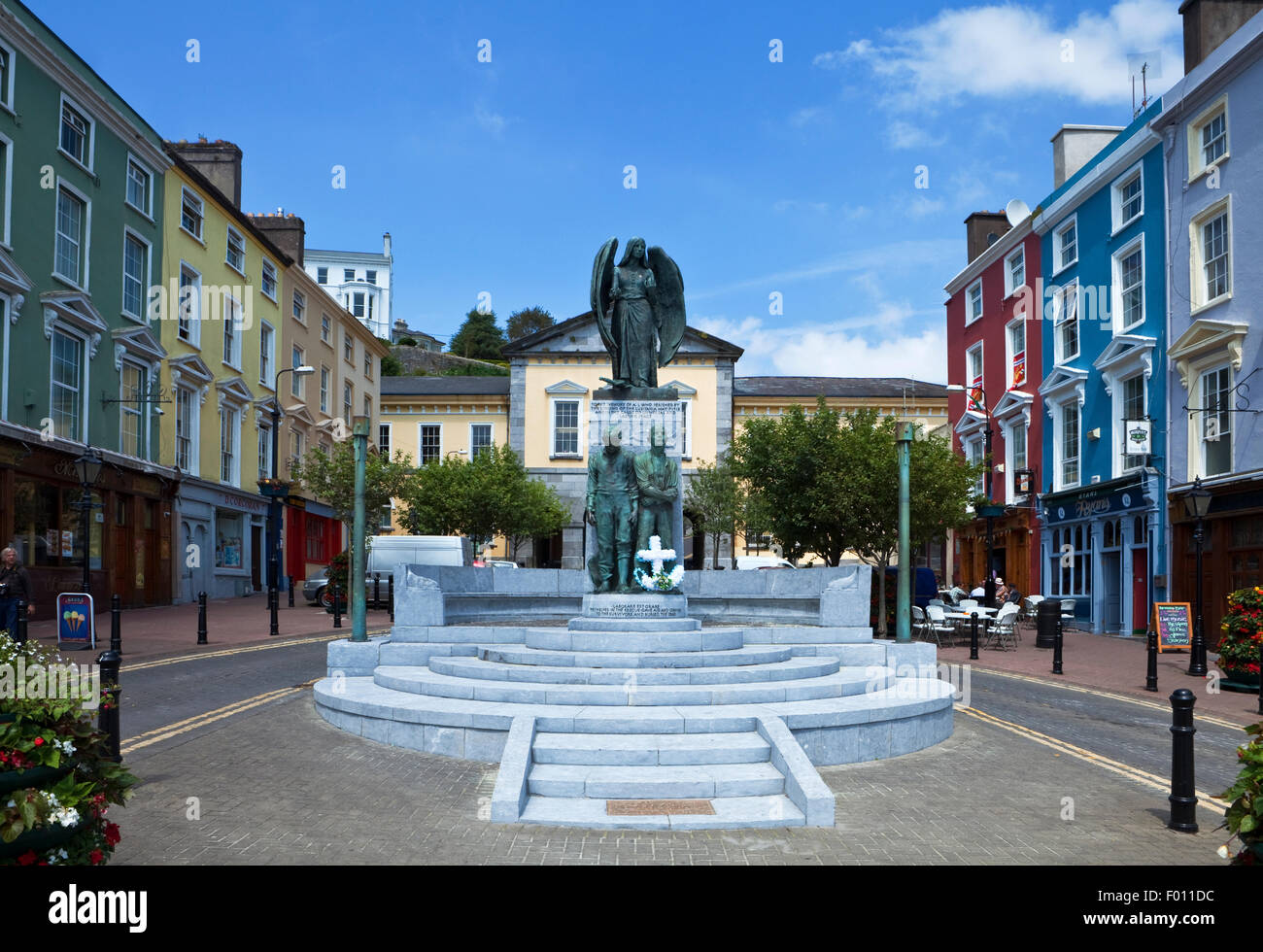 Memorial to those who died in the "Lucitania", 1915, Casement Square