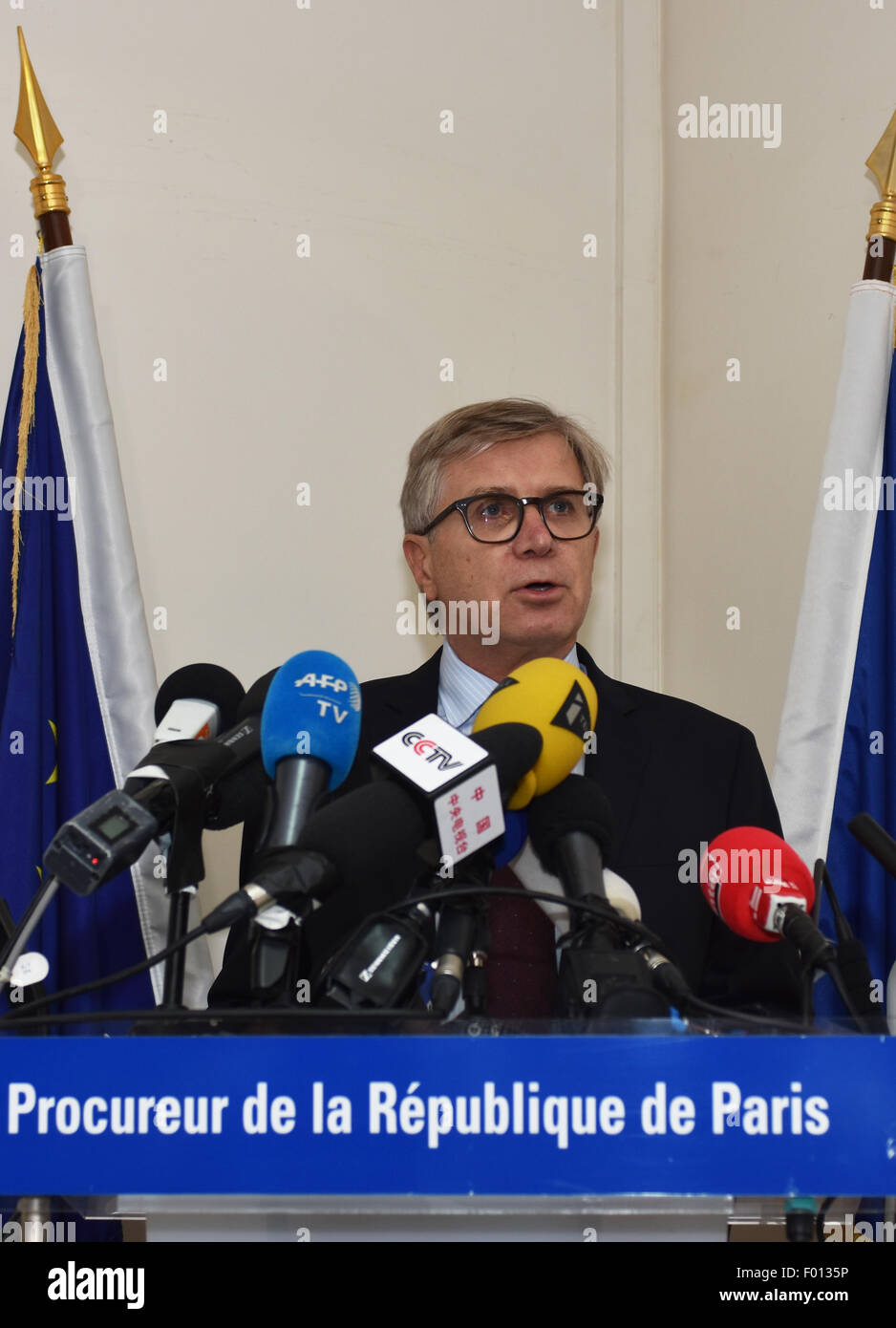 Paris, France. 5th Aug, 2015. Deputy Paris Prosecutor Serge Mackowiak attends a press conference on Malaysia missing flight MH370 in Paris, France, Aug. 5, 2015. Serge Mackowiak announced Wednesday night in Paris that there are 'very strong presumptions' that the plane wreckage found on French Reunion Island was from the missing flight MH370. Credit:  Li Gengxing/Xinhua/Alamy Live News Stock Photo