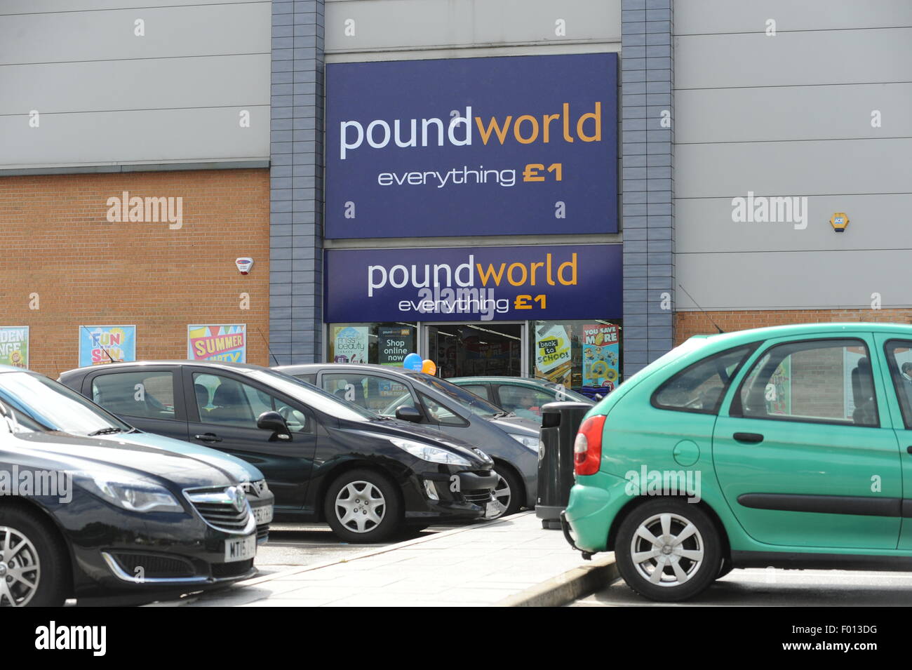 Poundworld cheap discount shop hires stock photography and images Alamy
