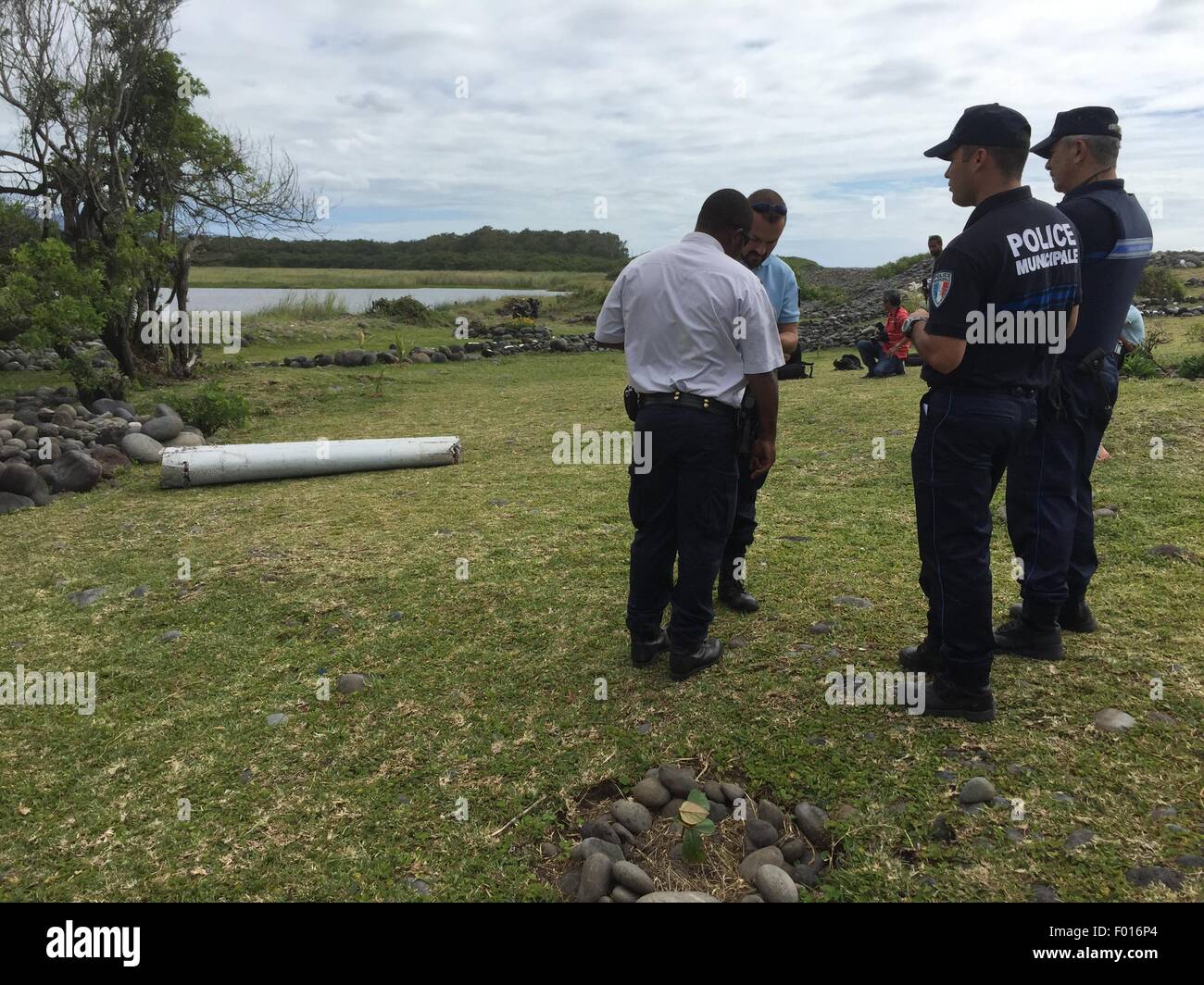 The Reunion Island. 29th July, 2015. Police officers guard the debris on Reunion Island, on Jul.29, 2015. Verification had confirmed that the debris discovered on Reunion Island belongs to missing Malaysian Airlines flight MH370, Malaysian Prime Minister Najib Razak announced early Thursday. © Romain Latournerie/Xinhua/Alamy Live News Stock Photo
