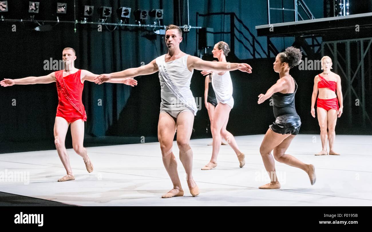 Hamburg, Germany. 04th Aug, 2015. Members of the Lucinda Childs Dance