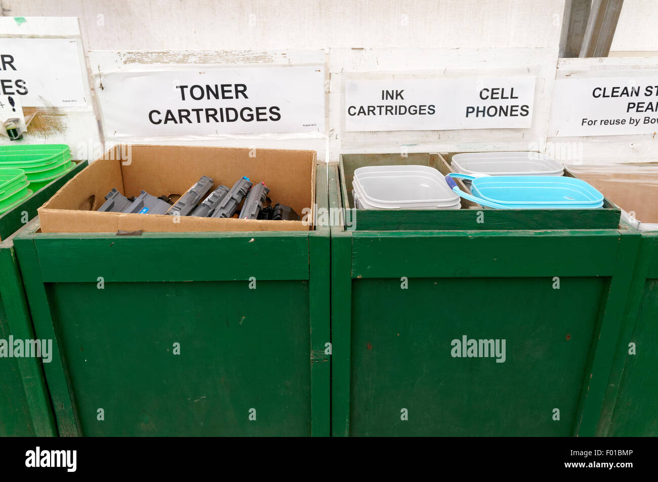 Recycling center hires stock photography and images Alamy