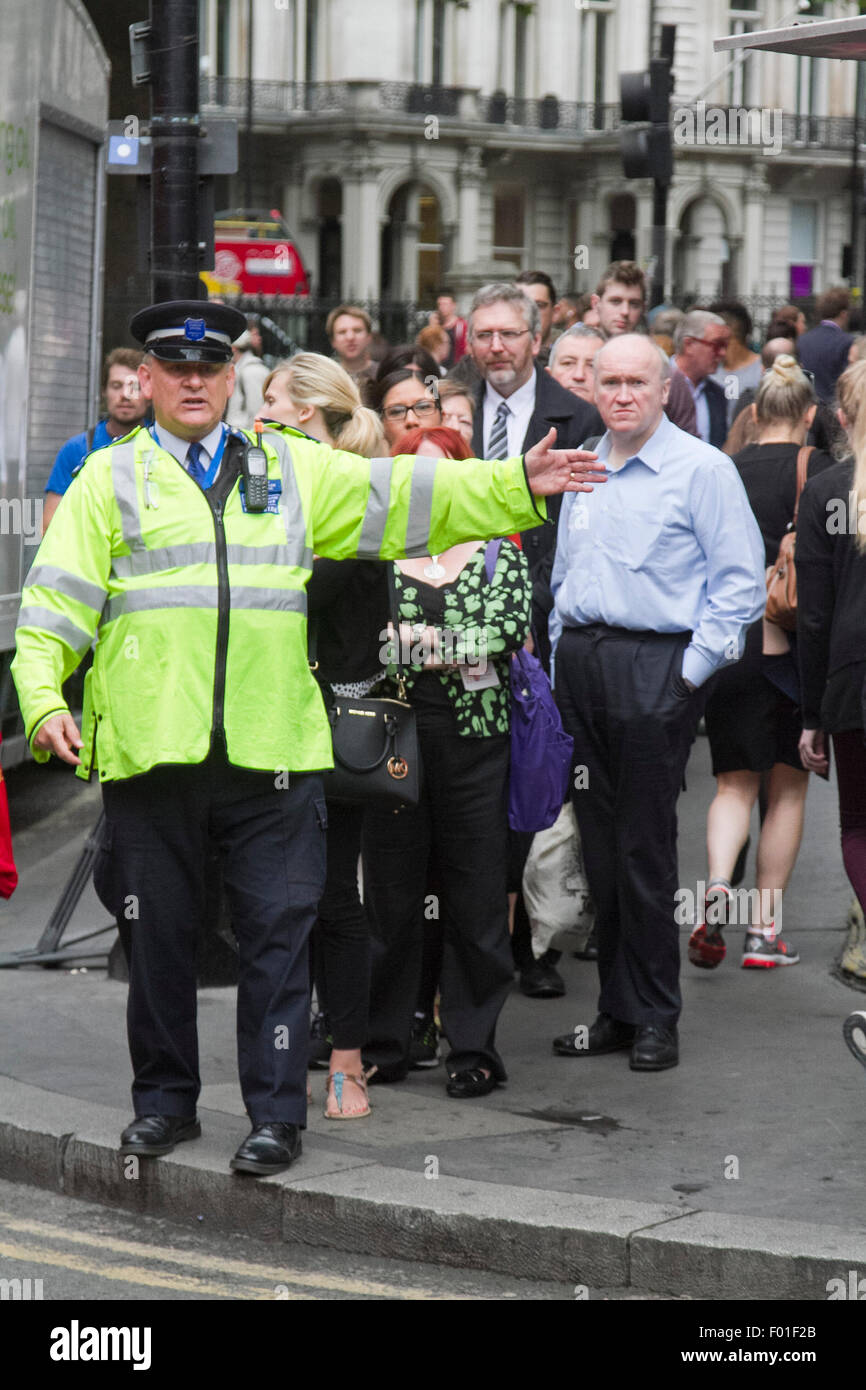 Victoria tube station strike hires stock photography and images Alamy