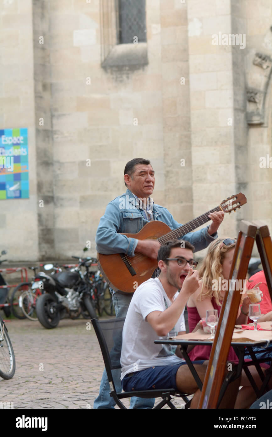 Musician playing guitar to restaurant diners outdoors in Bordeaux Stock Photo Alamy