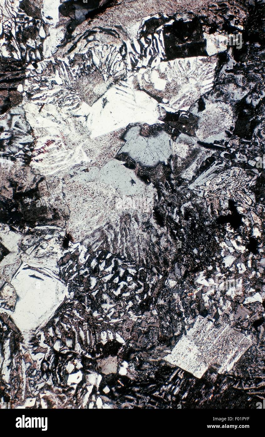 Quartz, oxide, and alkali feldspar under a microscope Stock Photo - Alamy