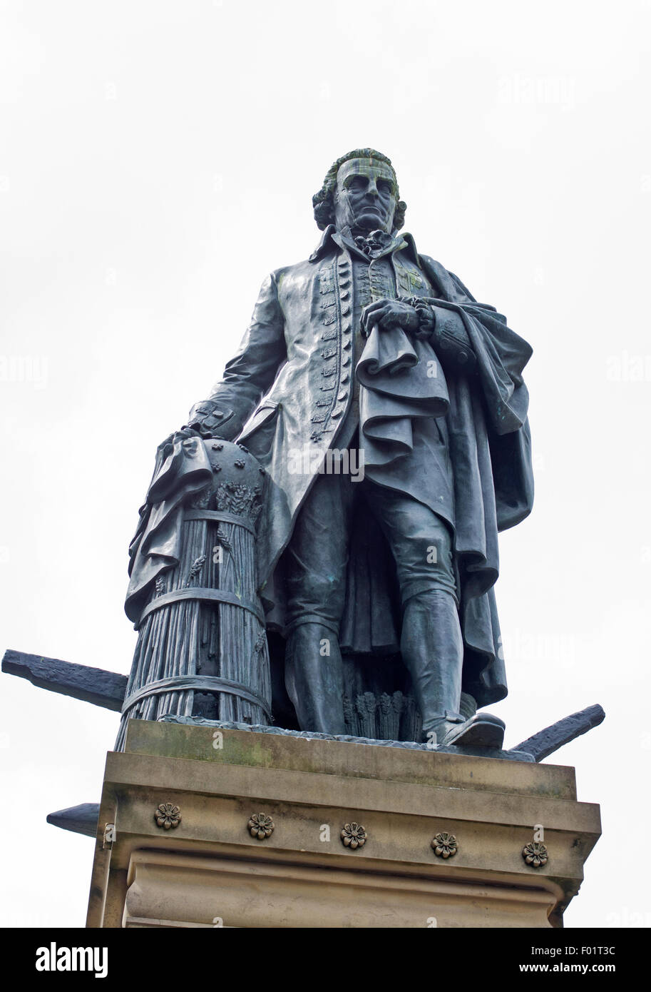 Bronze statue of Adam Smith, sculpted by Alexander Stoddart, on High Street on the Royal Mile, Edinburgh Old Town, Scotland UK Stock Photo