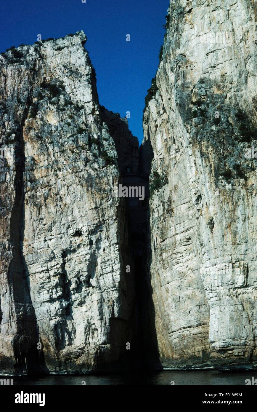 Rock crevices, Montagna Spaccata (Split Mountain), Gaeta, Lazio, Italy. Stock Photo