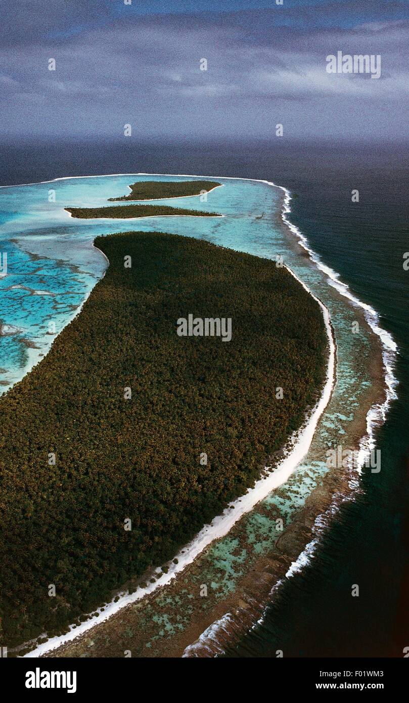 the-atoll-of-tetiaroa-to-the-north-of-tahiti-society-islands-french