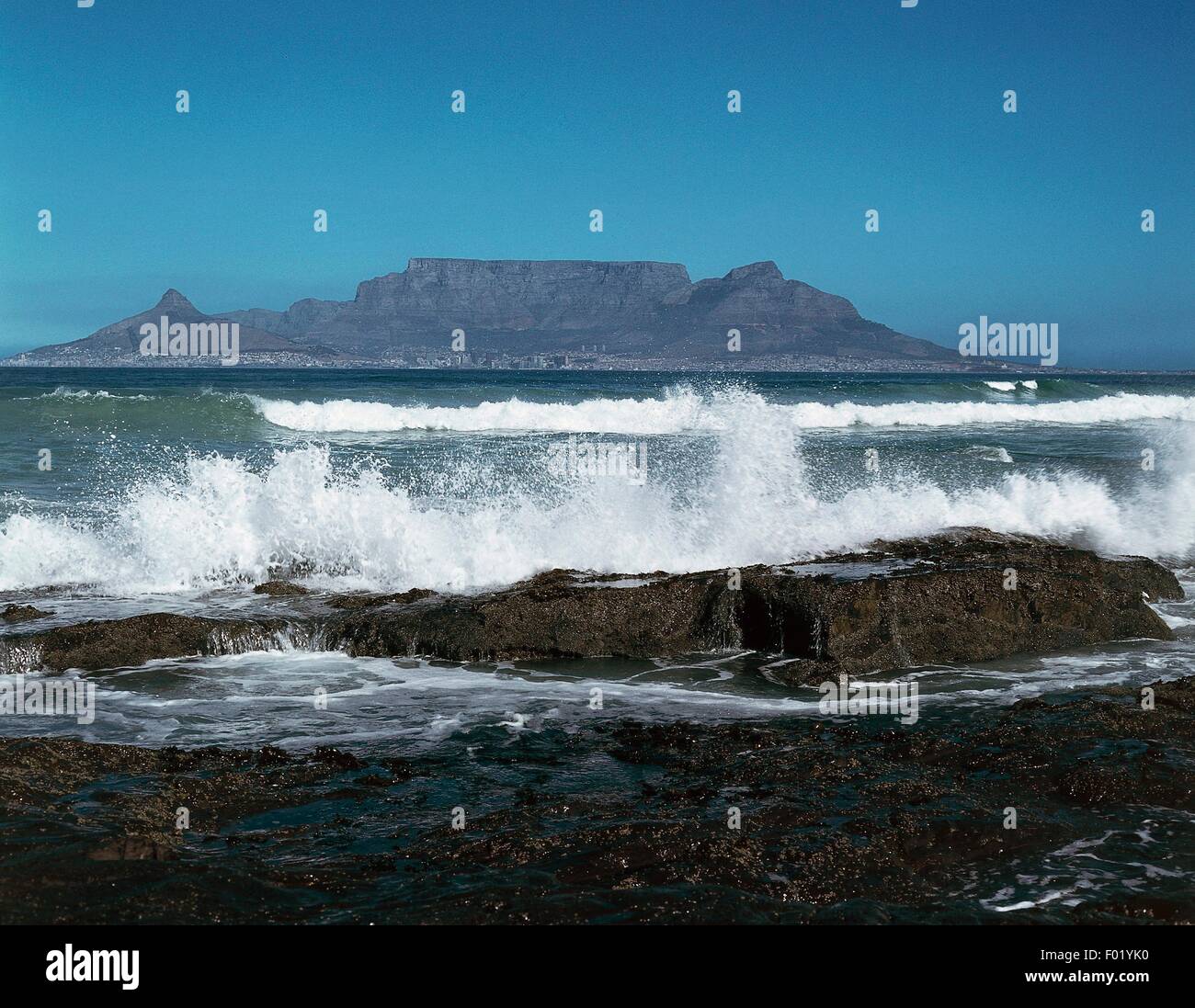 Table Mountain and Cape Town seen from Bloubergstrand, Table Mountain ...