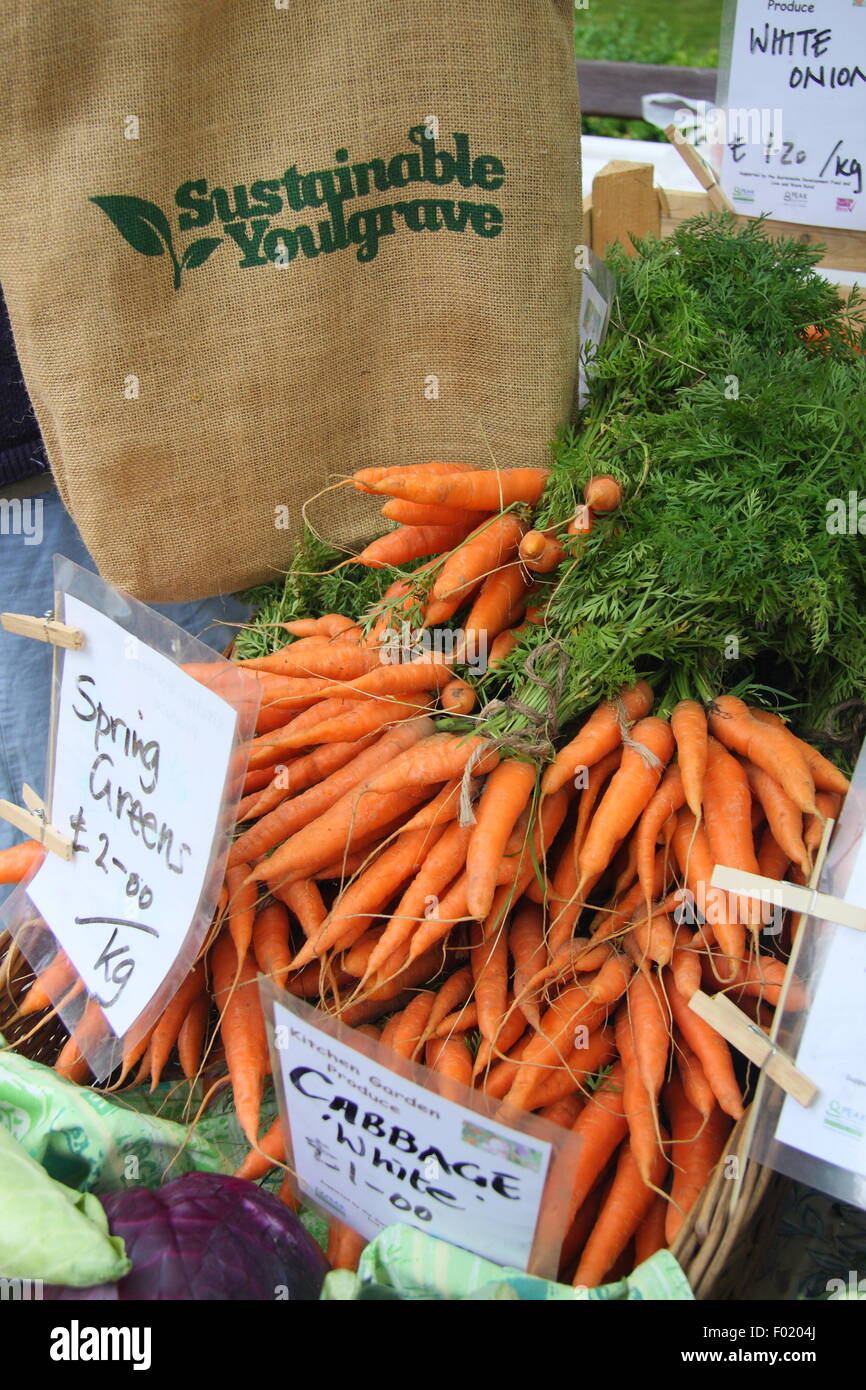 Bunches of organic carrots for sale on Sustainable Youlgrave's stall at Matlock Market, Derbyshire, England UK Stock Photo