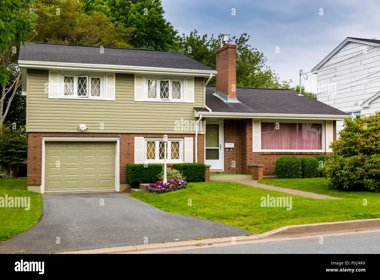 Split level house hires stock photography and images Alamy