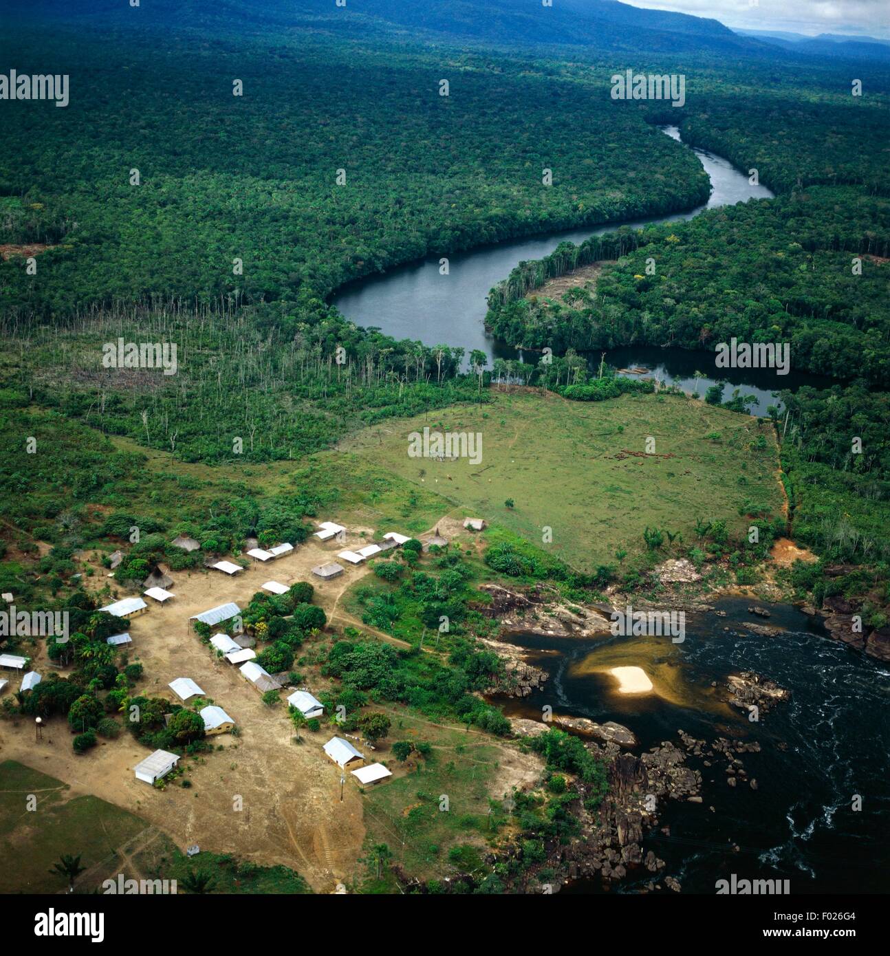 Aerial view of a tourist resort on the banks of Orinoco river, surroundings of Puerto Ayacucho - Amazonas, Venezuela. Stock Photo