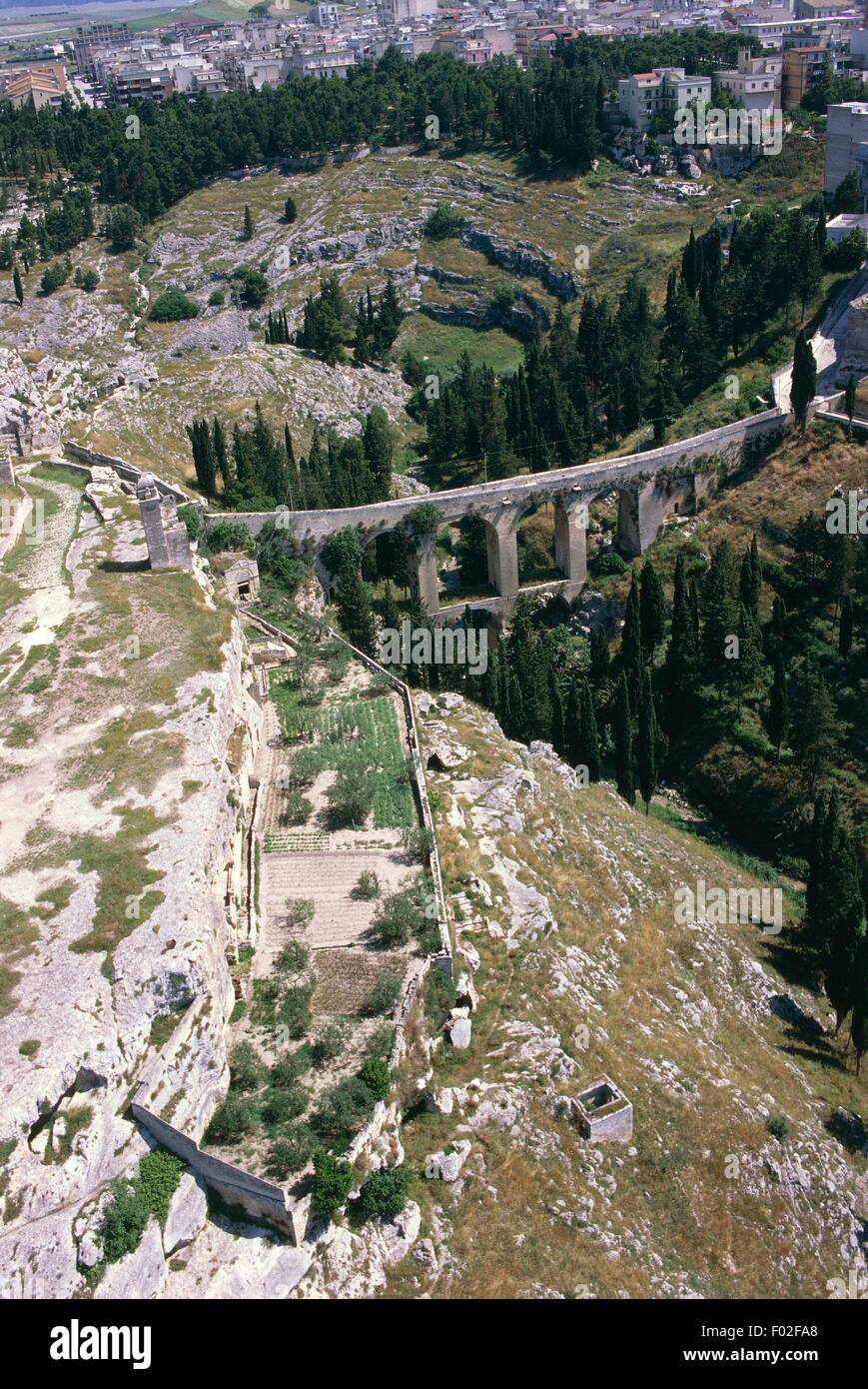 Aerial view of the Roman aqueduct at Gravina in Puglia - Province of Bari, Apulia Region, Italy Stock Photo